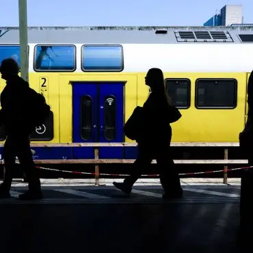 Bahnreisende zwischen Bremen und Hamburg brauchen Geduld. (Archivbild)