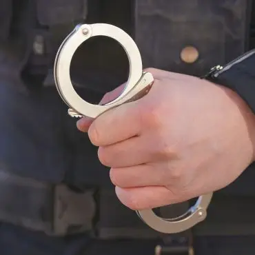 Fast drei Jahre nach einem Angriff auf einen jungen Mann auf St. Pauli hat die Hamburger Polizei einen Tatverdächtigen gefasst. (Symbolbild)