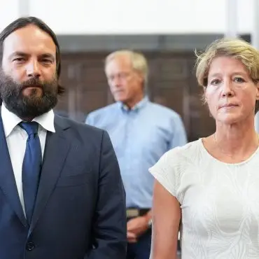 Verteidiger Ingo Bott (l) hat im Namen der Angeklagten Christina Block einen Befangenheitsantrag gegen die Vorsitzende Richterin Isabel Hildebrandt gestellt.