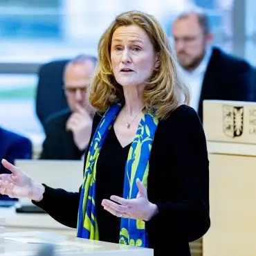 «Unser Kurs ist klar: Wir sparen, wo wir können. Wir investieren, wo wir investieren müssen», sagte Finanzministerin Silke Schneider (Grüne). (Archivbild)