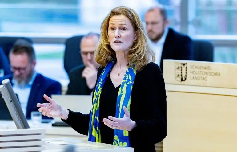 «Unser Kurs ist klar: Wir sparen, wo wir können. Wir investieren, wo wir investieren müssen», sagte Finanzministerin Silke Schneider (Grüne). (Archivbild)