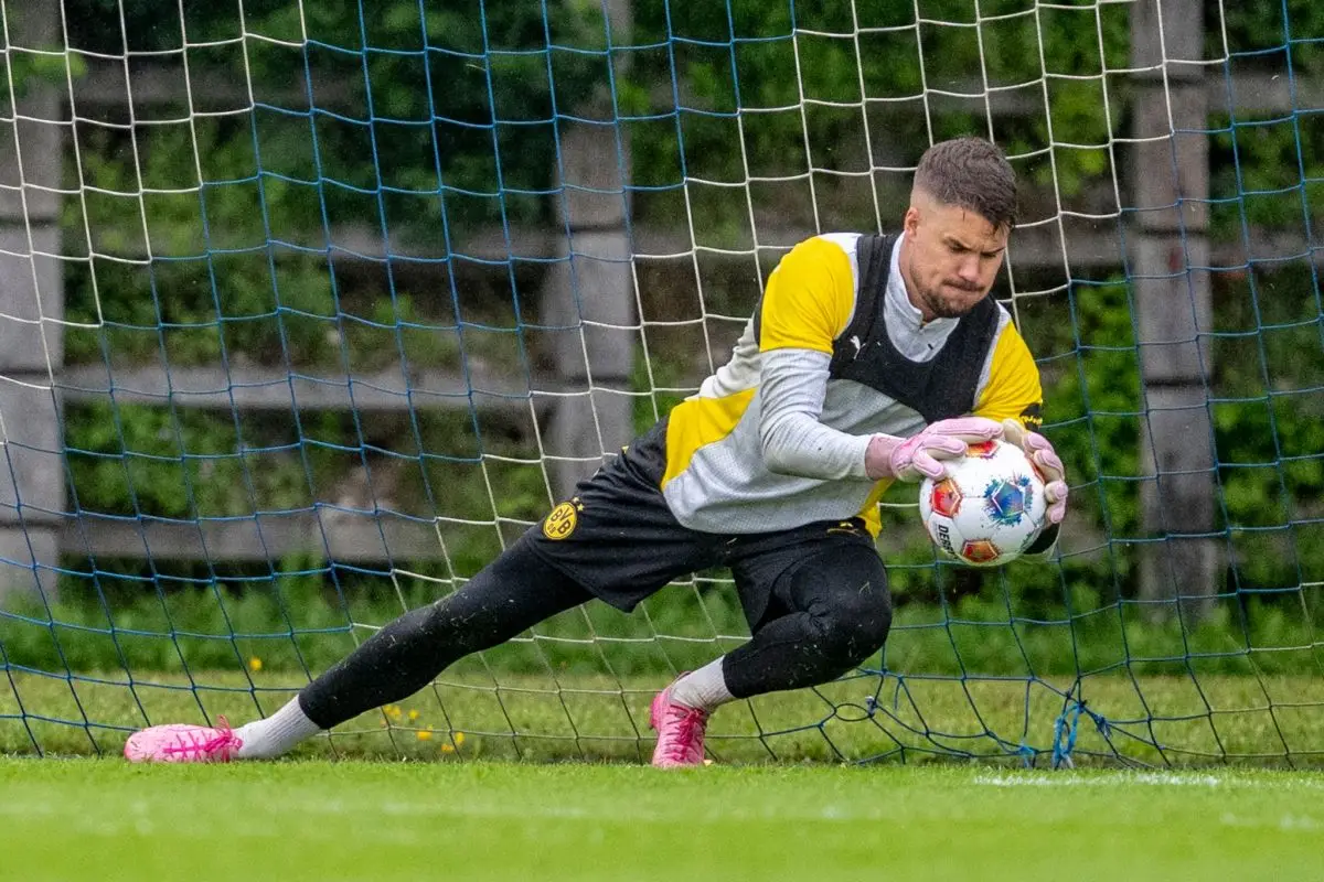 Steht in der ersten Pokalrunde beim BVB im Tor: Alexander Meyer. (Archivbild)