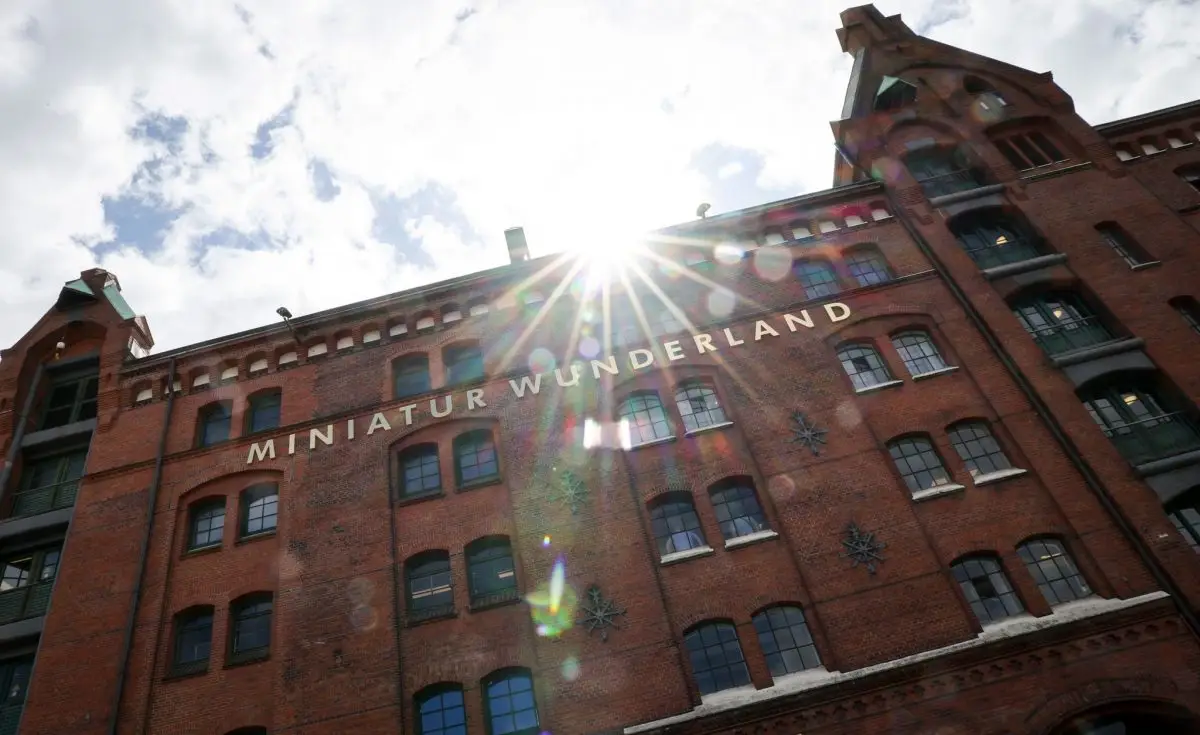In der Hamburger Speicherstadt ist das Miniatur Wunderland seit vielen Jahren ein Touristenmagnet.
