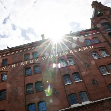In der Hamburger Speicherstadt ist das Miniatur Wunderland seit vielen Jahren ein Touristenmagnet.