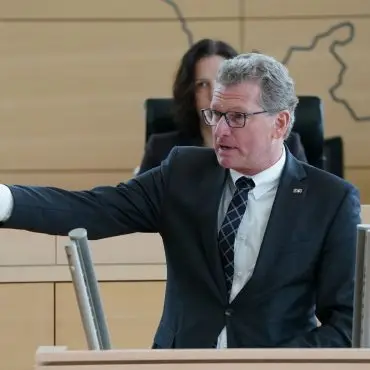 Das Wichtigste ist laut Bernd Buchholz, dafür zu sorgen, dass an der Schleiquerung immer eine Fähre fahren könne. (Archivbild)