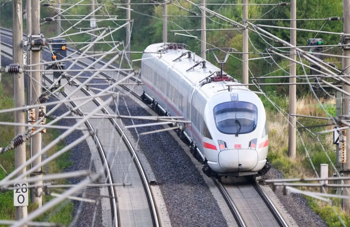 Nach den Berechnungen eines Gutachters könnten ICE-Züge Hamburg und Hannover in knapp 60 Minuten verbinden. (Symbolbild)
