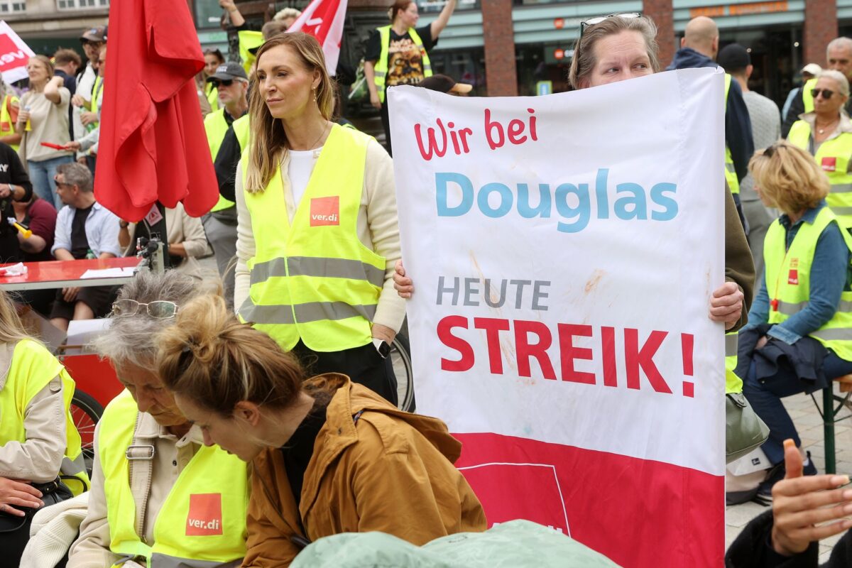 Beschäftigte im Einzel- und Versandhandel waren immer wieder in Warnstreiks getreten. (Archivbild)