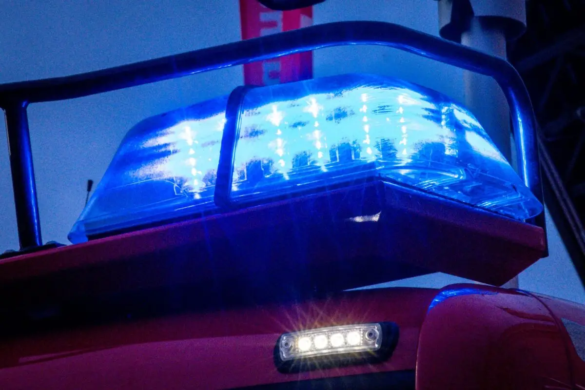 Ein leerer Linienbus fängt Feuer. (Symbolbild)
