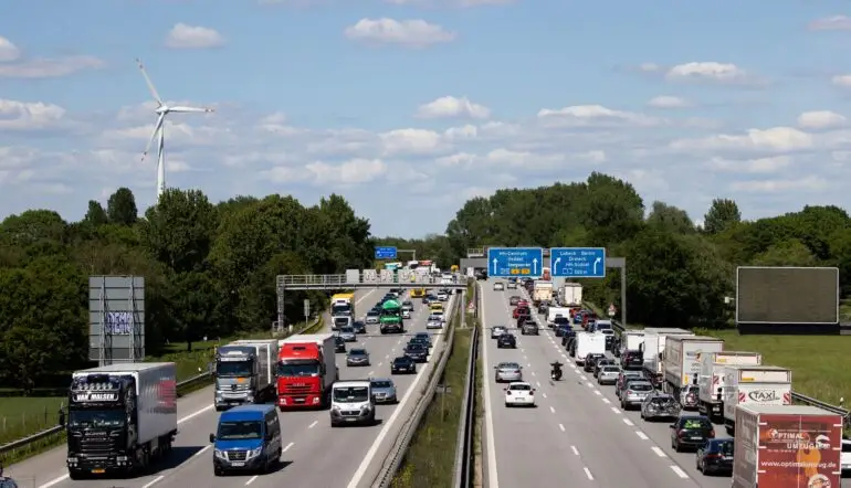 Die A1 bei Hamburg zählt zu den am stärksten befahrenen Autobahnen Deutschlands. (Archivbild)
