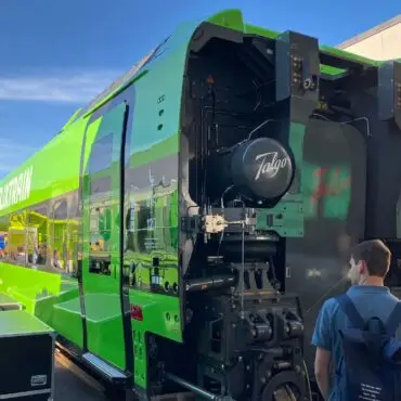 Flix stellt auf der Innotrans einen ersten fertigen Waggon des Herstellers Talgo für die neuen Züge vor, die ab 2028 kommen sollen.
