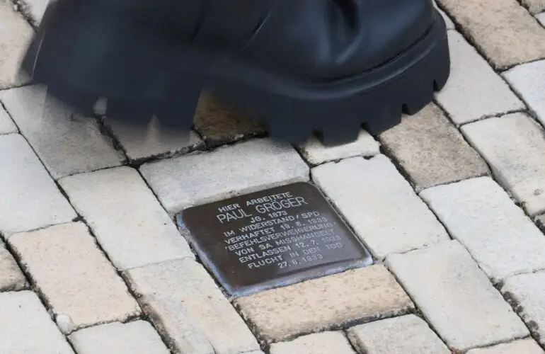 Die Stolpersteine aus Heidenau sind nun auch Teil einer App. (Symbolbild)
