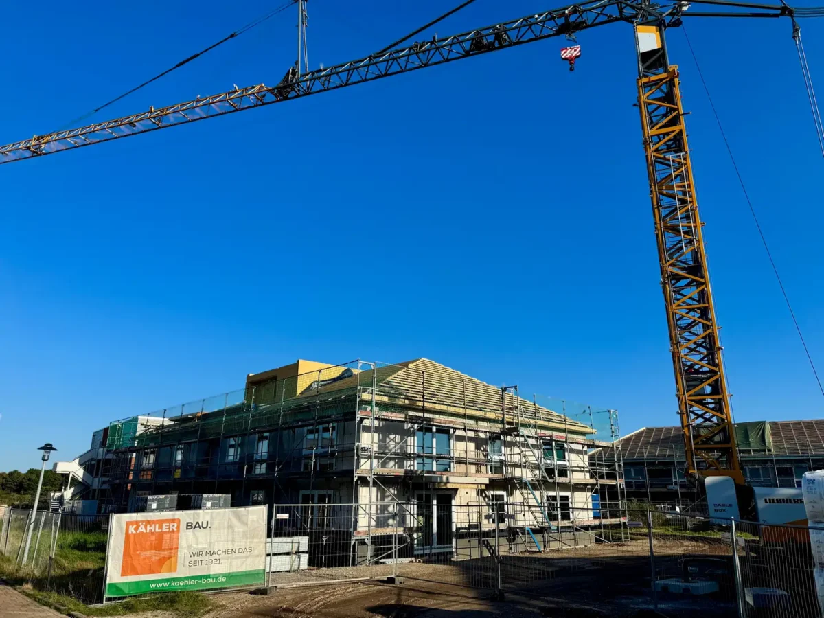 Baustelle der 46 neuen Dauerwohnungen am Kortdeelsweg in Wyk auf Föhr