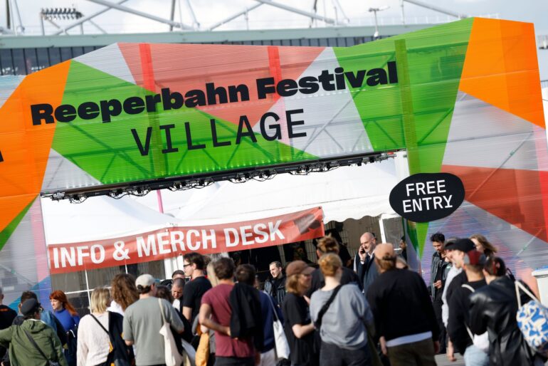 Das Reeperbahn-Festival lockt Jahr für Jahr Tausende Menschen in die Clubs auf den Kiez und Entscheider der Branche nach Hamburg. (Archivbild)