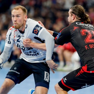 Simon Pytlick (l) und die SG Flensburg-Handewitt spielten in Lemgo. (Archivbild)