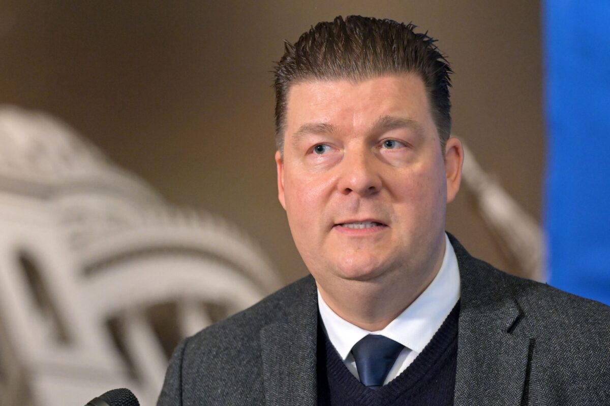 Finanzsenator Andreas Dressel will die von der Stadt angemieteten Büroflächen reduzieren. (Archivbild)