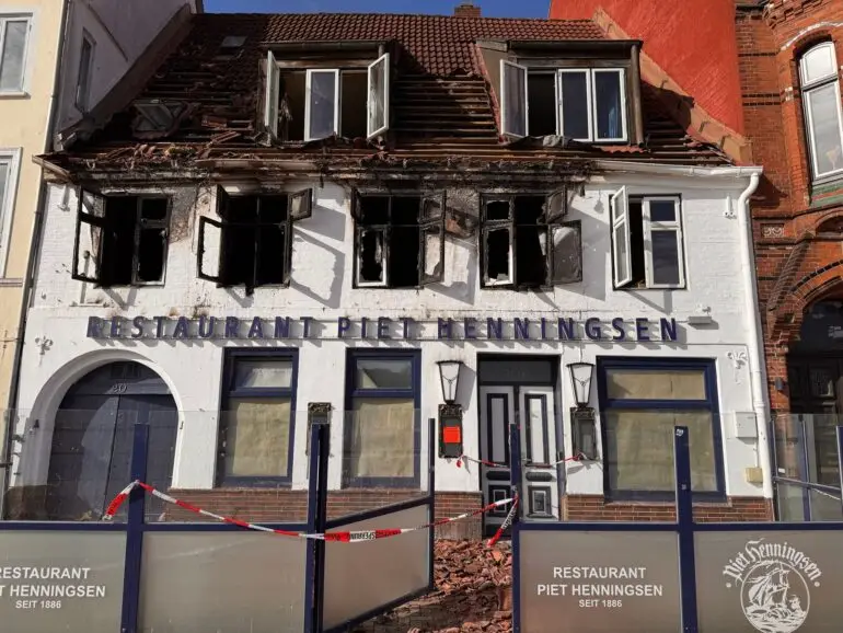 Das Gebäude ist nach einem Brand gesperrt.