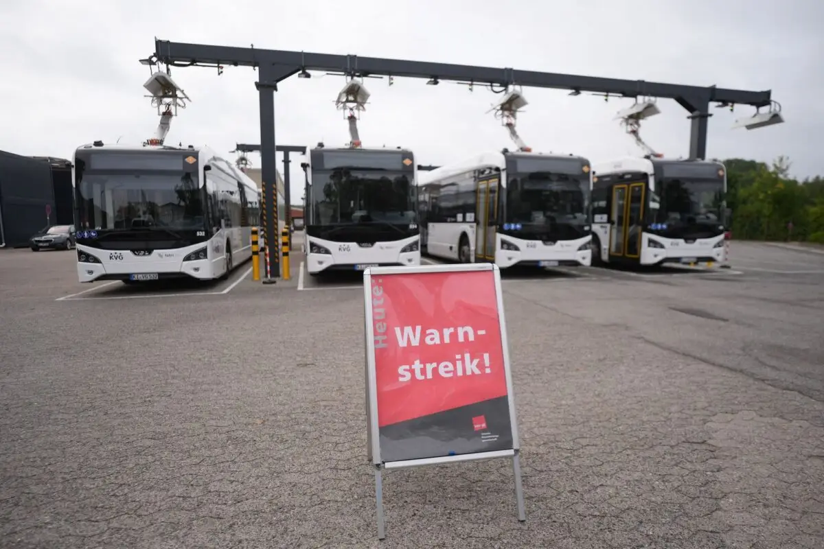 Auch am Mittwoch bleiben die Busse in den kreisfreien Städten in den Depots.