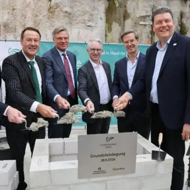 Zur Grundsteinlegung der «Gänsemarkt Höfe» kam auch Hamburgs Finanzsenator Andreas Dressel (SPD).