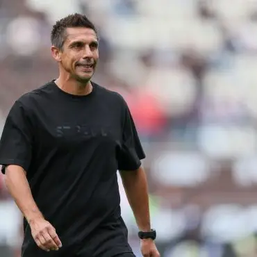 Wartet noch auf den ersten Sieg mit dem FC St. Pauli: Trainer Marcel Rapp. (Archivbild)