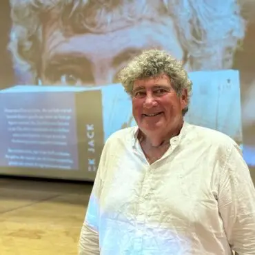 Autor Detlef Jens bei Föhr erLesen 2026 im Kurgartensaal in Wyk