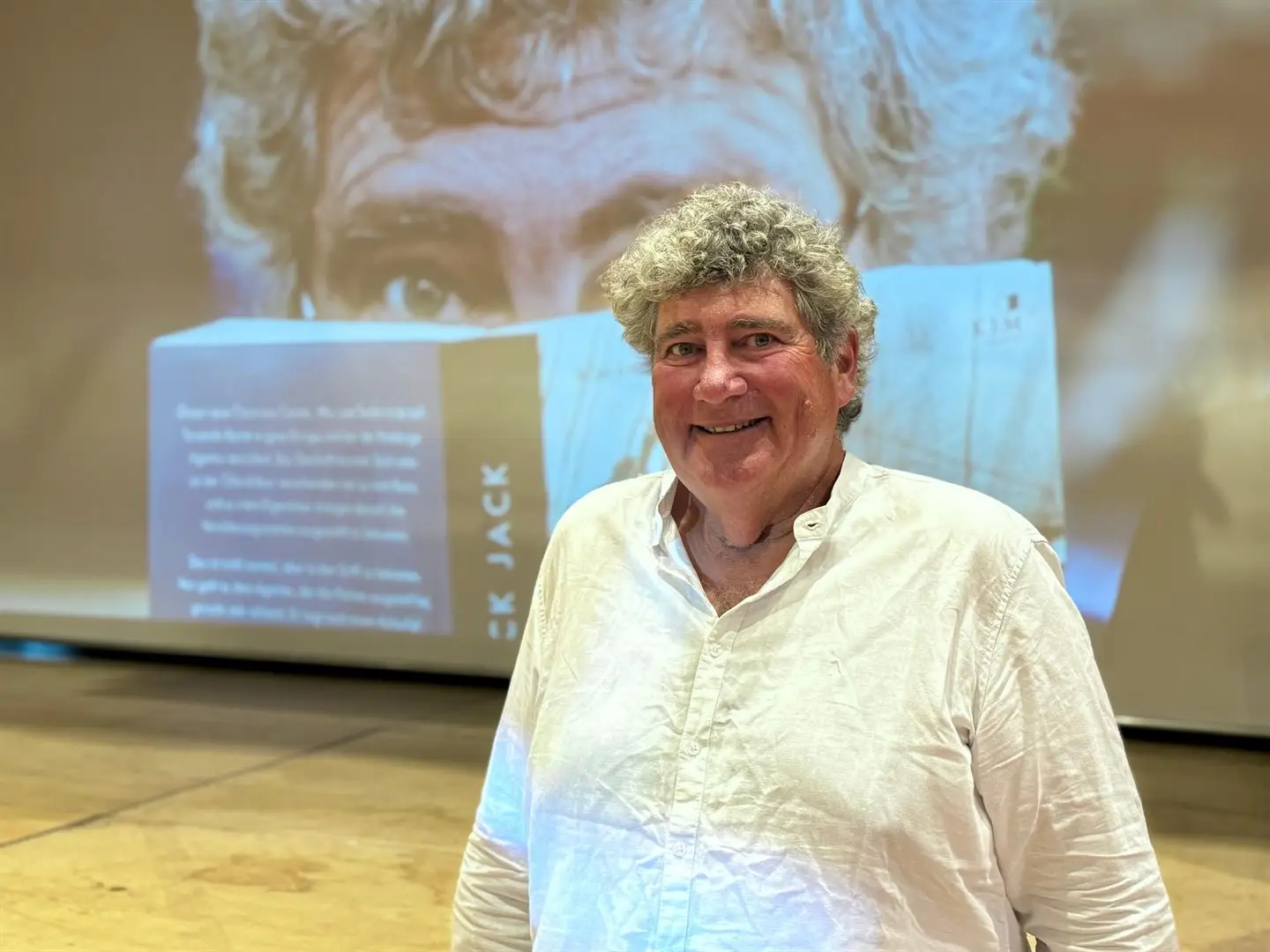Autor Detlef Jens bei Föhr erLesen 2026 im Kurgartensaal in Wyk