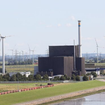 Auf dem Gelände des früheren Atomkraftwerks Brunsbüttel will Vattenfall einen Batteriespeicher errichten. (Archivbild)