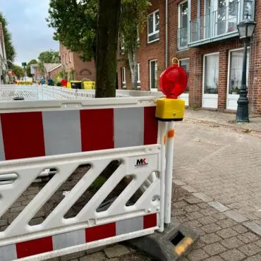 Absperrschranke als Symbol für die Straßensperrungen in Wyk auf Föhr