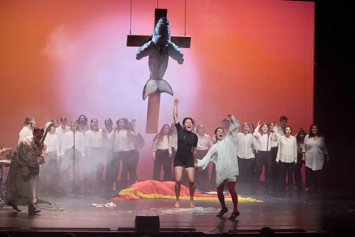 Die Darstellerinnen und Darsteller des Theaterstücks «Timmy - Die Hope stirbt zuletzt». (Archivbild)