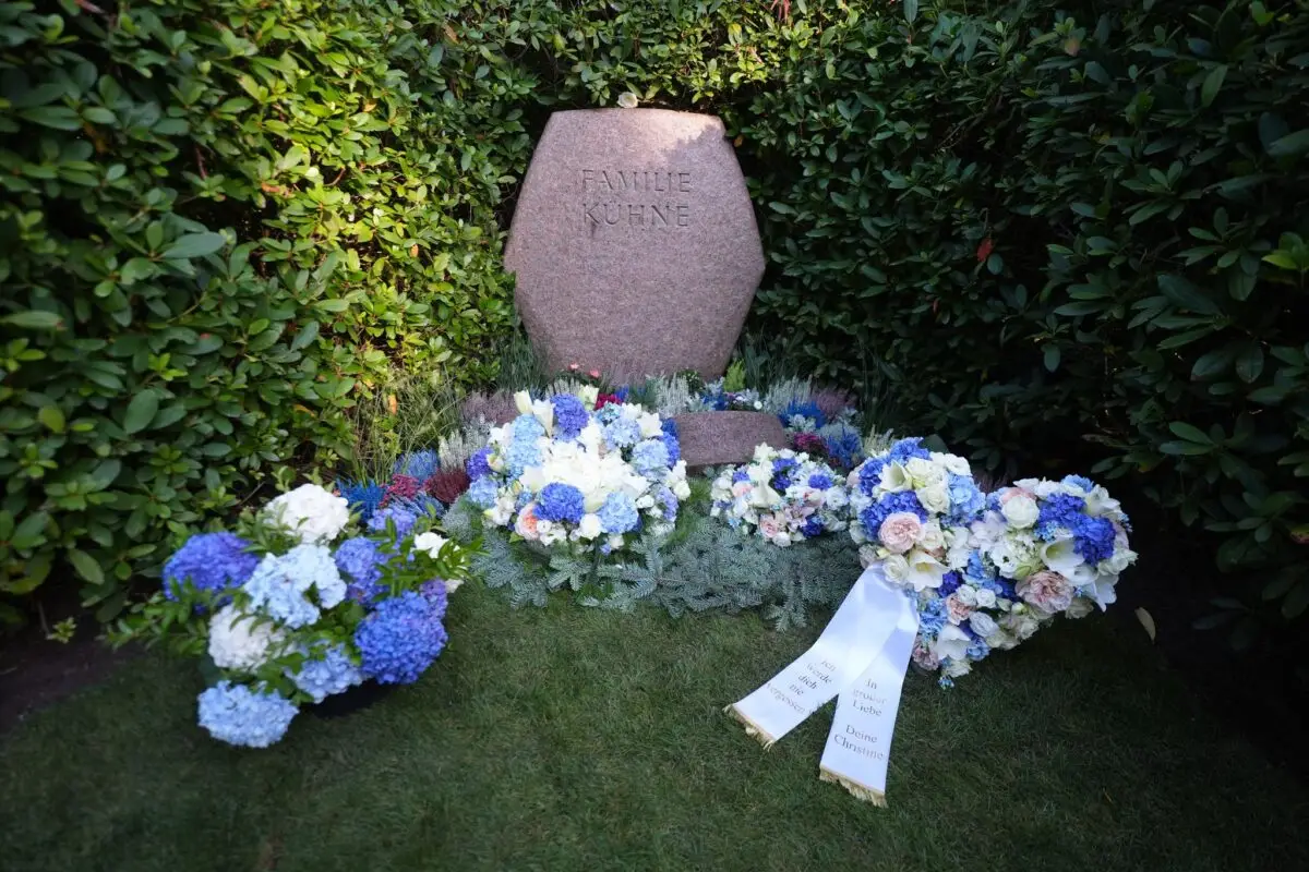 Kühne wurde auf dem Friedhof Ohlsdorf beigesetzt.