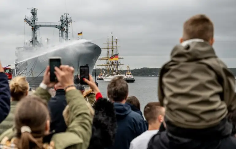 Sie ist wieder da: Die «Gorch Fock» hat nach ihrer langen Reise wieder Kiel erreicht.