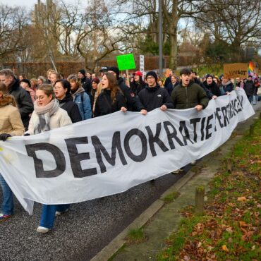 Am Samstag wird unter anderem in Hamburg für Demokratie und gegen rechte Gewalt demonstriert. (Symbolbild)