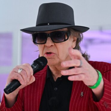 Udo Lindenberg fordert Wähler auf, genau hinzugucken und nicht nur nach dem Plakat, sondern auch nach dem Kleingedruckten, also dem Wahlprogramm zu schauen. (Archivbild)