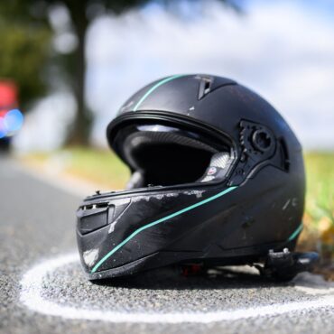 Ein 19 Jahre alter Motorradfahrer ist auf Fehmarn ums Leben gekommen. (Symbolbild)