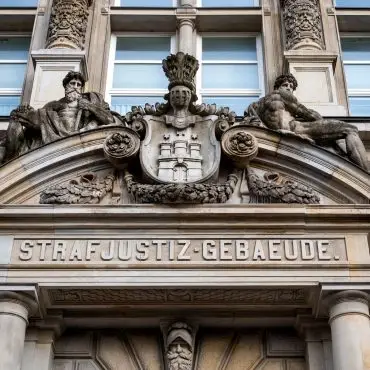 Weil er im Streit in einer Kleingartenanlage einen Bekannten mit einem Messer tödlich verletzt hatte, musste ein 42-jähriger Deutscher für fünf Jahre und acht Monate ins Gefängnis. Das BGH hat das Urteil nun aufgehoben. (Symbolfoto)