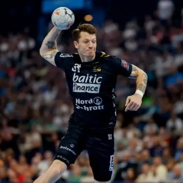 Emil Jakobsen und die SG Flensburg-Handewitt spielten gegen den HC Erlangen. (Archivbild)