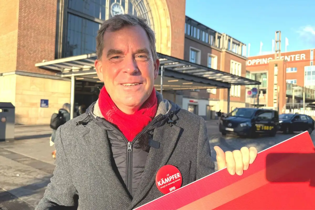 «Ein Nahverkehrsplan muss Verbindlichkeit schaffen und Fortschritt überprüfbar machen», sagte SPD-Spitzenkandidat Ulf Kämpfer. (Archivbild)