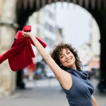 Isabel Varell kommt mit „Die guten alten Zeiten sind jetzt“ in den Kurgartensaal nach Wyk auf Föhr