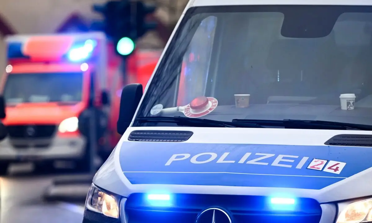 Ein 17-Jähriger kommt nach einem Unfall schwer verletzt ins Krankenhaus. (Symbolbild)