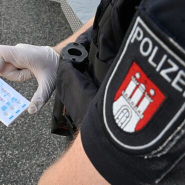 Die Hamburger Polizei nutzt einen Schnelltest zur Erkennung des Cannabiswirkstoffs THC im Blut. (Archivbild)