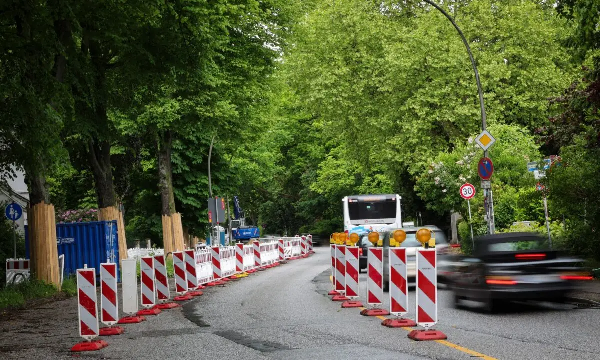 Die Elbchaussee war vorübergehend in beide Richtungen offen - nun wird sie wieder dichtgemacht. (Symbolbild)