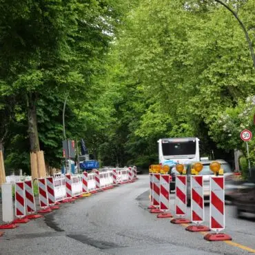 Die Elbchaussee war vorübergehend in beide Richtungen offen - nun wird sie wieder dichtgemacht. (Symbolbild)