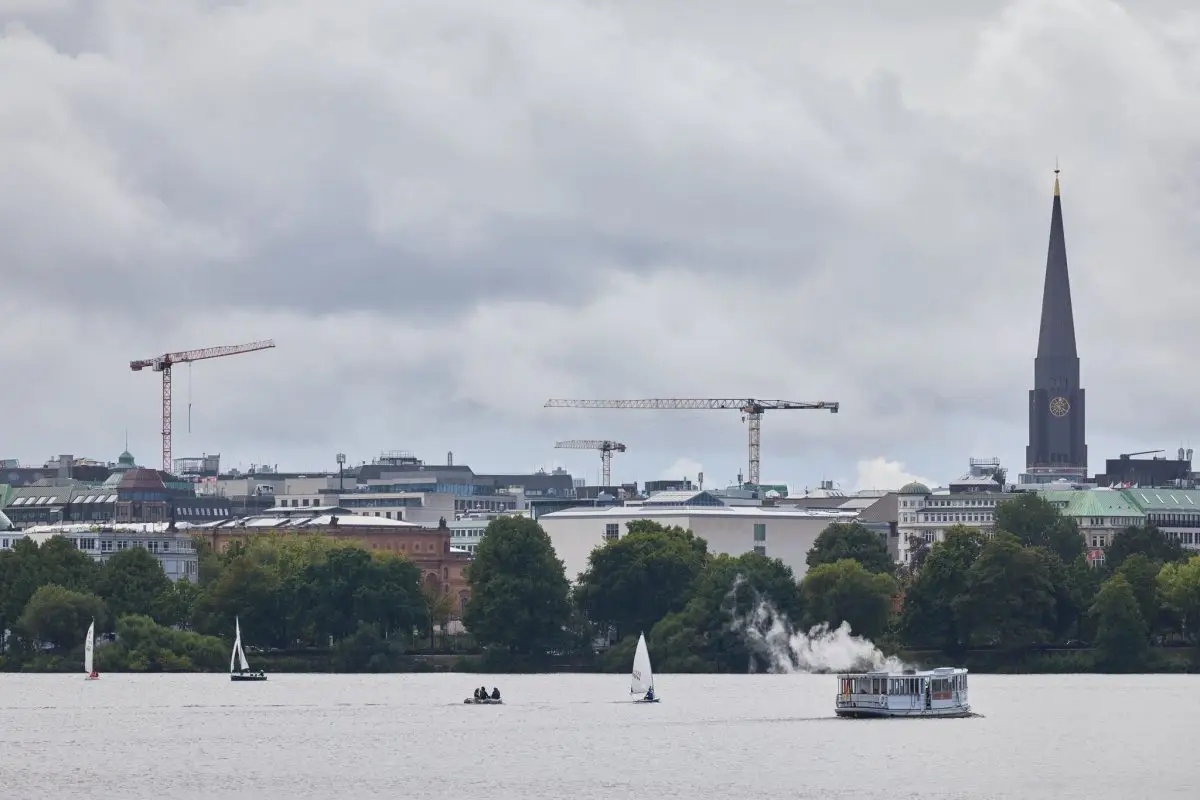 Gemütlich geht anders: Das Wetter in Hamburg und Schleswig-Holstein bringt Regen und Gewitter. (Archivbild)