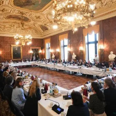 Hamburgs rot-grüner Senat und Schleswig-Holsteins schwarz-grüne Landesregierung haben sich in Hamburg zu einer gemeinsamen Kabinettssitzung getroffen.