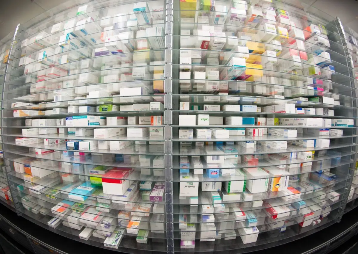 Arzneimittel in einer Apotheke: Hamburg hat im ersten Halbjahr 2026 mehr Medikamente exportiert. (Symbolbild)