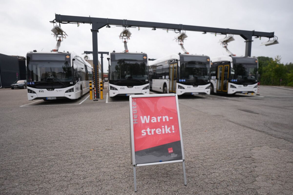 Vom zweitägigen Warnstreik betroffen sind die öffentlichen Busunternehmen in Kiel (KVG), Lübeck (Stadtverkehr Lübeck), Flensburg (Aktivbus) und Neumünster (SWN).