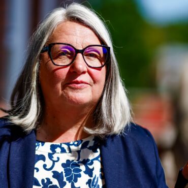 Bildungsministerin Dorit Stenke (CDU) gibt den Schulen vor dem Landtagswahlkampf Hinweise zum Umgang mit extremistischen Äußerungen im Unterricht. (Archivbild)