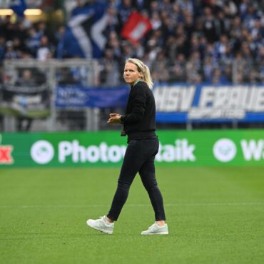 Werder-Trainerin Friederike Kromp beim Nordderby gegen den Hamburger SV. (Archivbild)