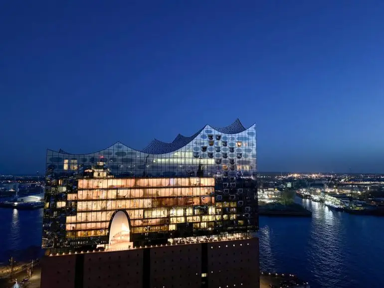 Die Elbphilharmonie feiert im Januar 2027 zehnjähriges Jubiläum. Nun startet das Haus in die Jubiläumssaison. (Archivbild)