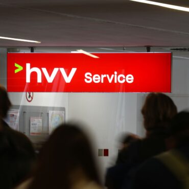Der HVV passt zum 1. Januar 2027 seine Tarife an. (Archivbild)