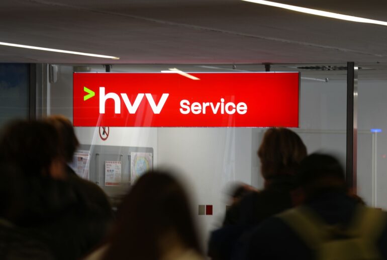 Der HVV passt zum 1. Januar 2027 seine Tarife an. (Archivbild)